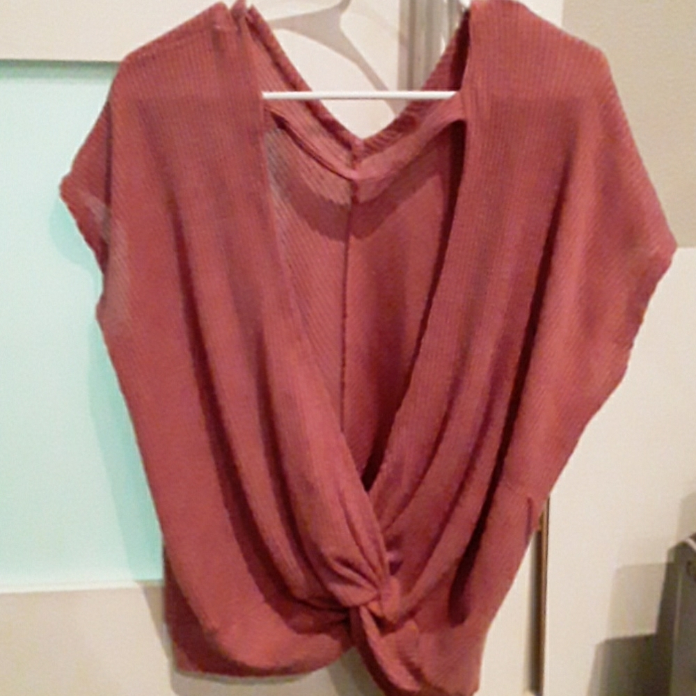 Knit mauve pink top with open back